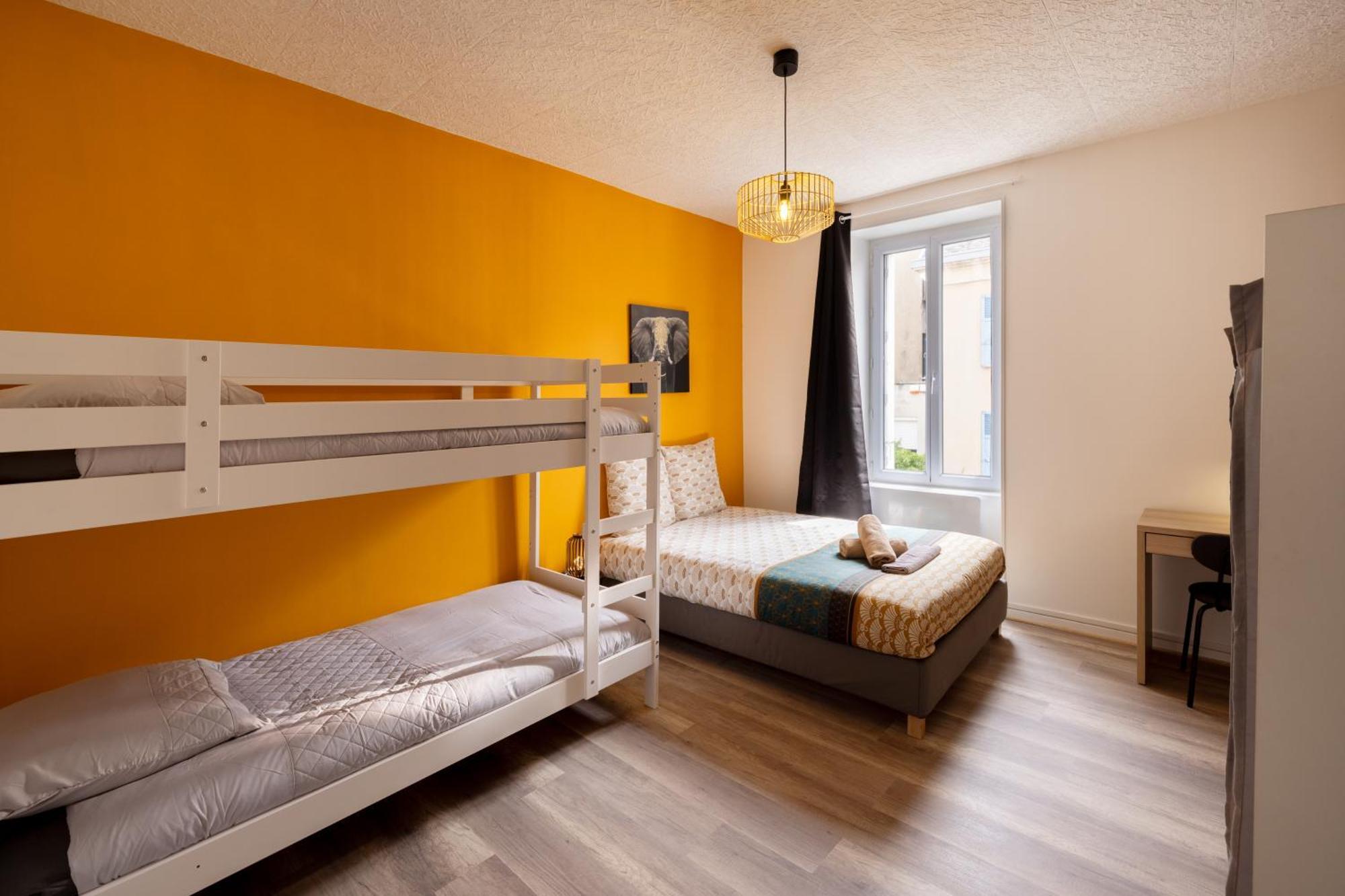 Ld-Location Hotel Монлюсон Экстерьер фото