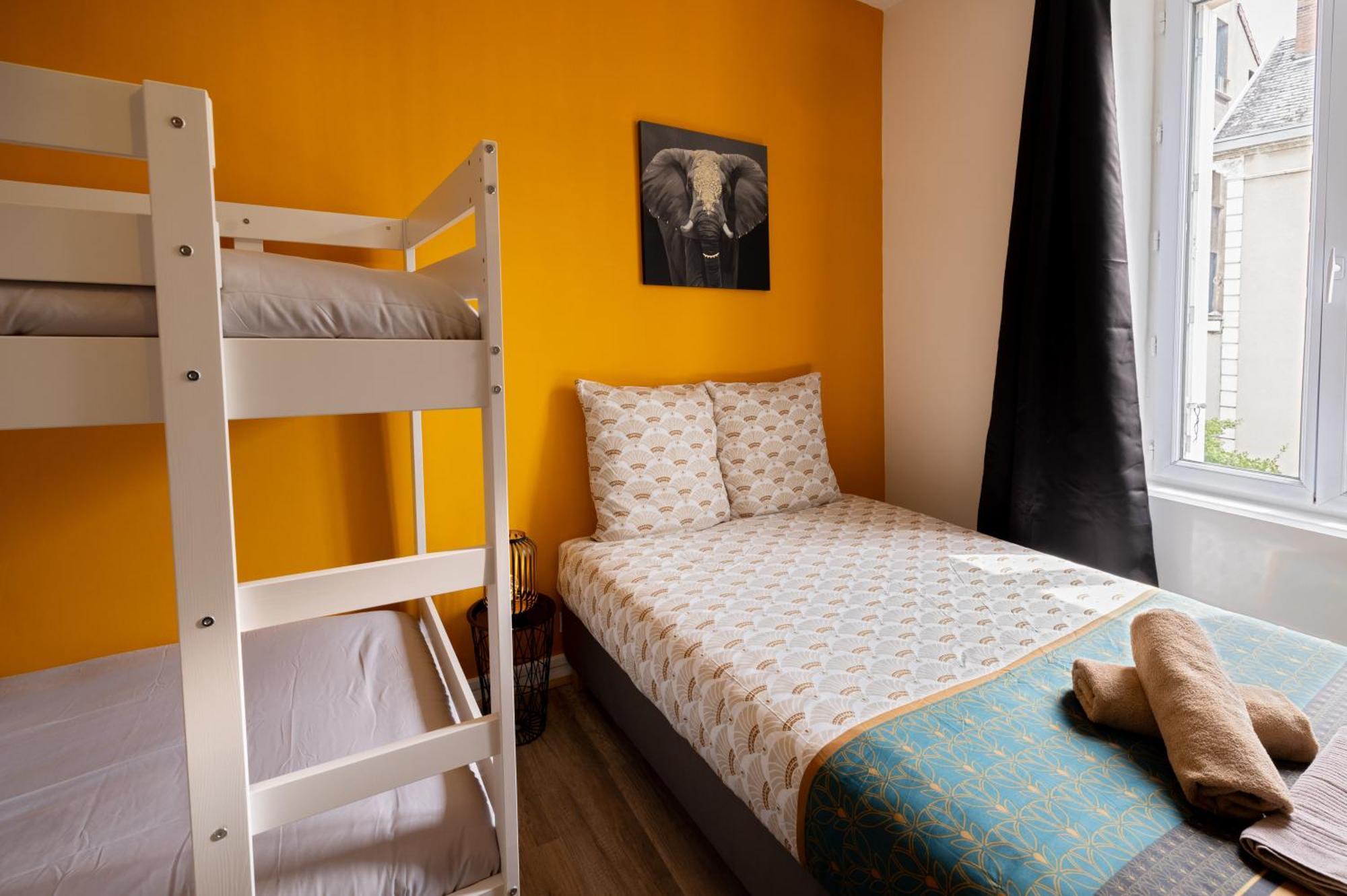 Ld-Location Hotel Монлюсон Экстерьер фото